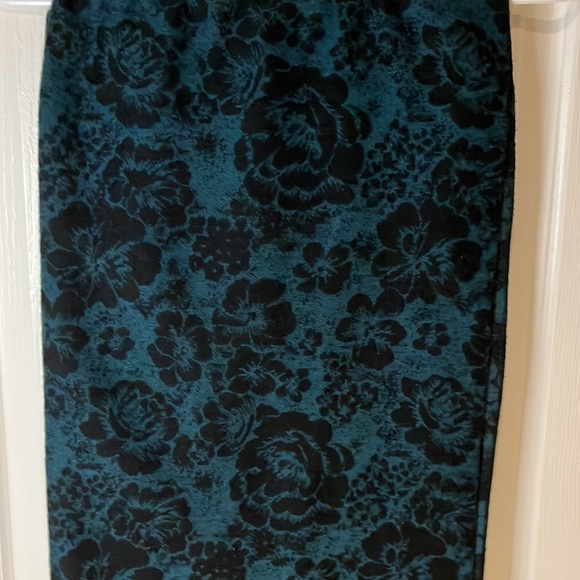lady scarf with floral print - Picture 4 of 5